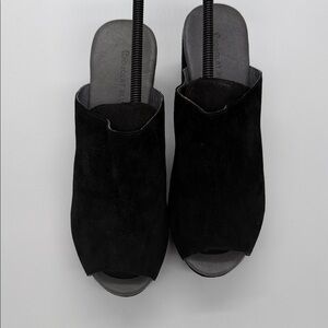 Chocolat Blu Women's Black Suede Mules